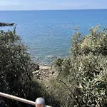Tuscan Seafront With Private Access To Sea דירה *