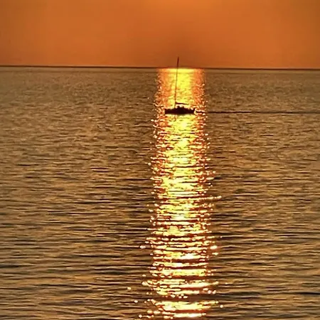 2 Tuscan Seafront With Private Access To Sea 아파트