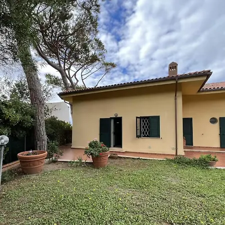 2 Tuscan Seafront With Private Access To Sea 아파트 *