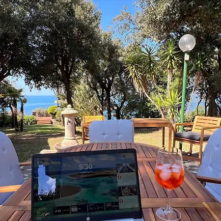 2 Tuscan Seafront With Private Access To Sea * カスティリョンチェッロ