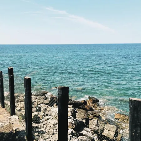Lejlighed Tuscan Seafront With Private Access To Sea Castiglioncello