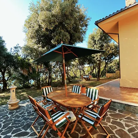 Tuscan Seafront With Private Access To Sea Lejlighed