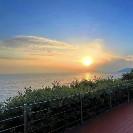 Tuscan Seafront With Private Access To Sea Lejlighed *